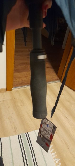 Продавам голям чадър за дъжд