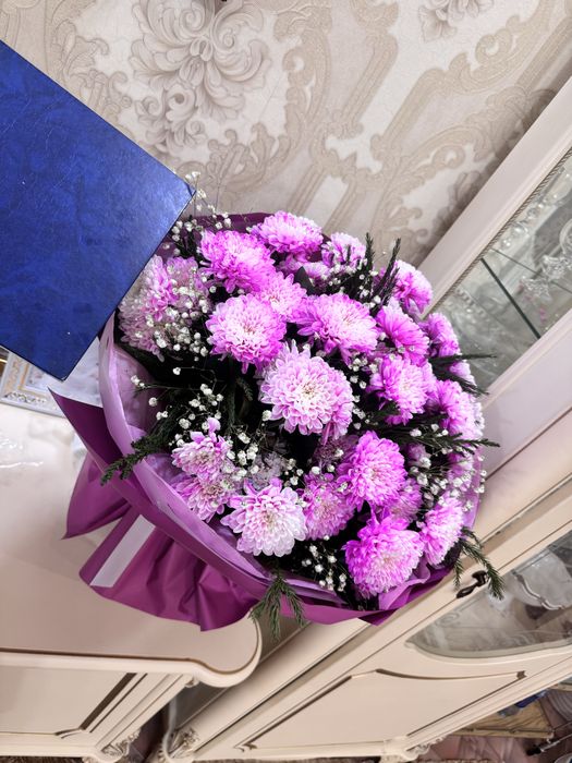 Продам большой букет хризантем