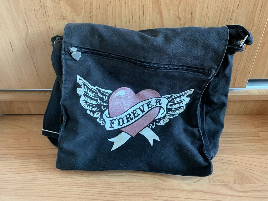 Чанти, черна и зелена