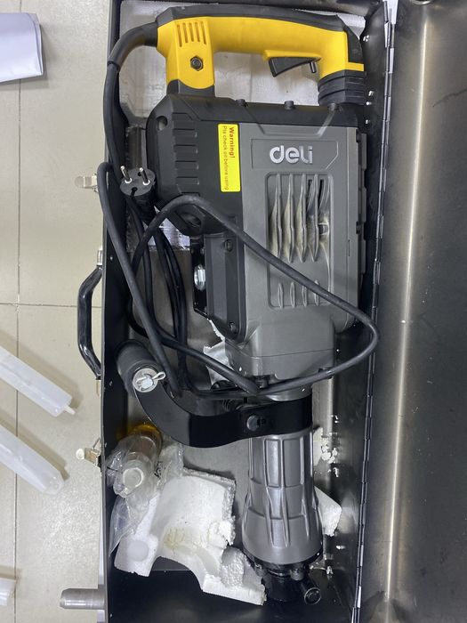 Отбойный молоток Deli DC390(tm79)