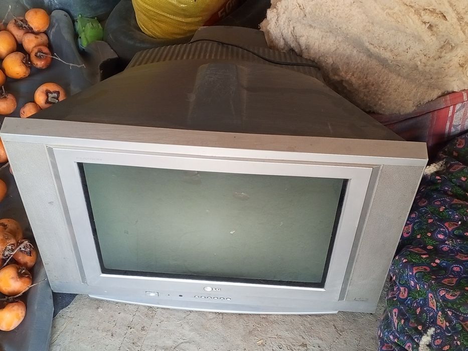 Elge televizor sotiladi. Narxi telda kelishiladi.  Arzonroqqa beriladi