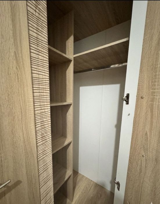 Мебель и шкафчик с зеркалом