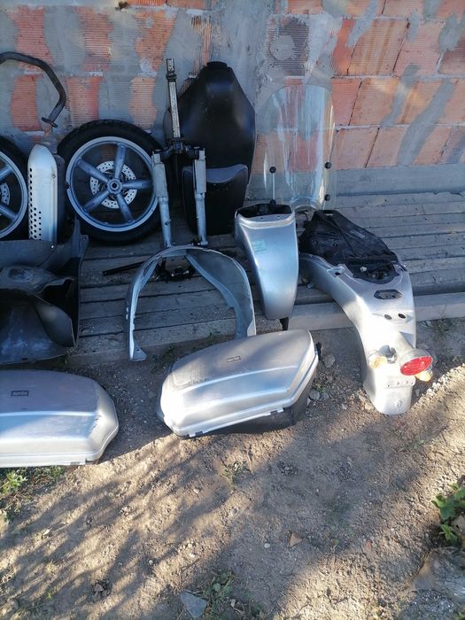 Части за aprilia scarabeo
