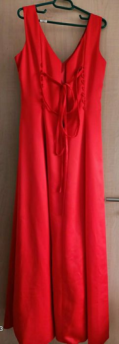 Vând rochie din satin