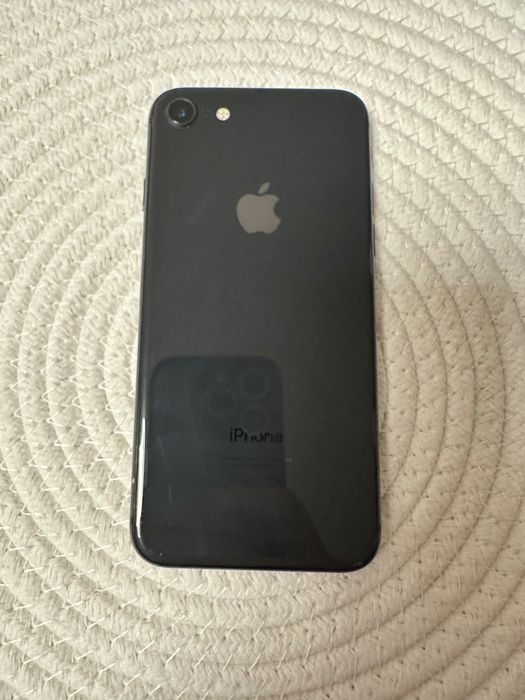 iphone 8 цвят черен