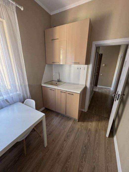 Дава се под наем Двустаен апартамент в София, Център - 60 кв.м за 747.66 € - Снимка #2