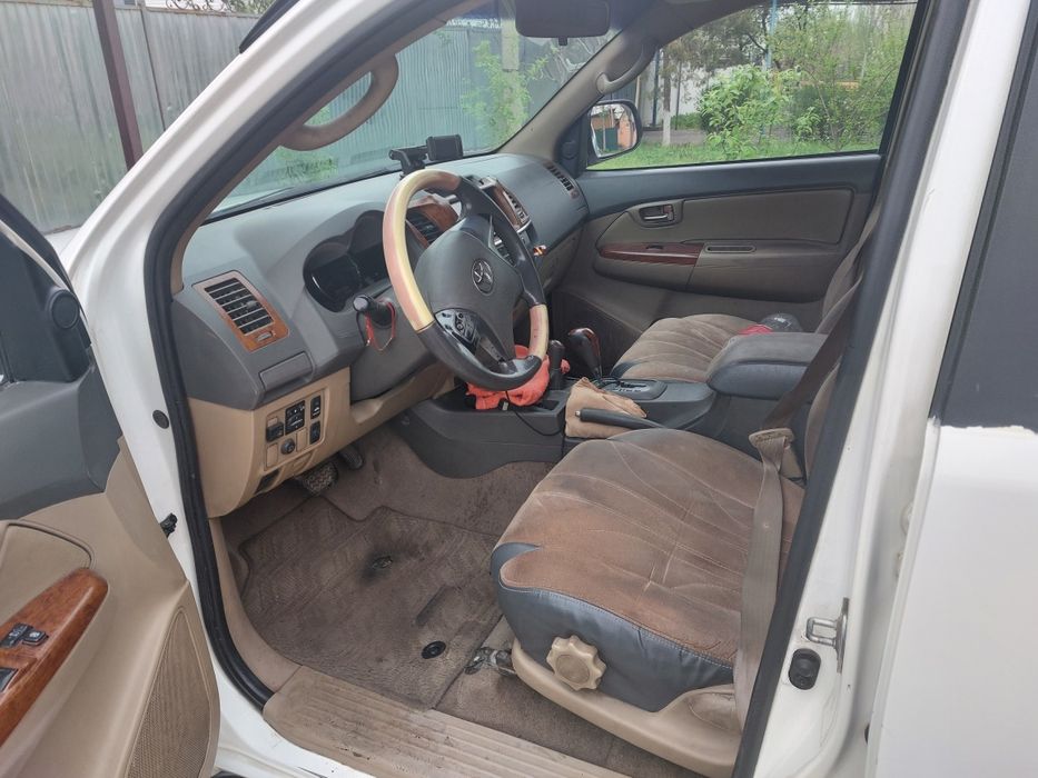 Продам Toyota Fortuner