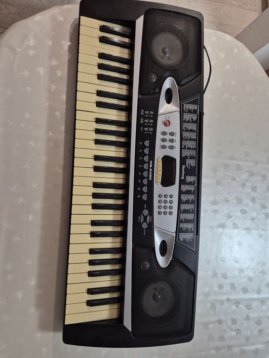 Продам синтезатор