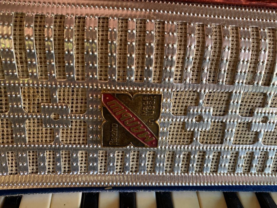 Vând Acordeon Tula (URSS) cu cutie originală