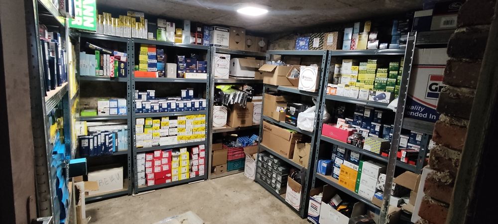 Авточасти 15000 €