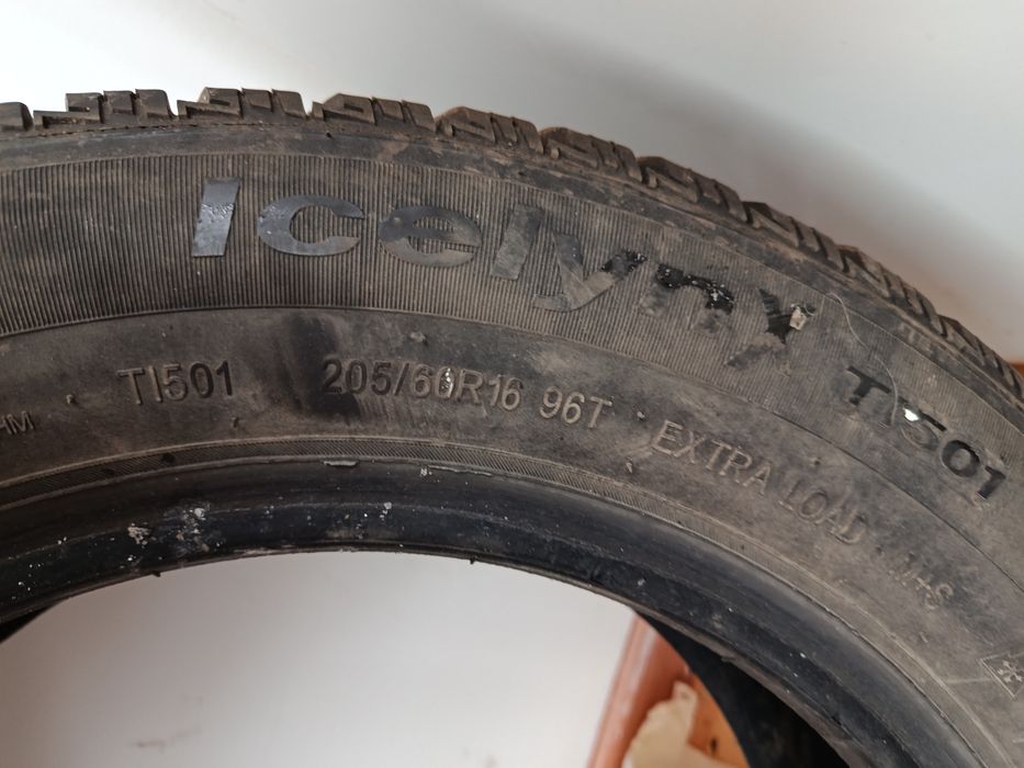 Продам 2 болона 205/60/16