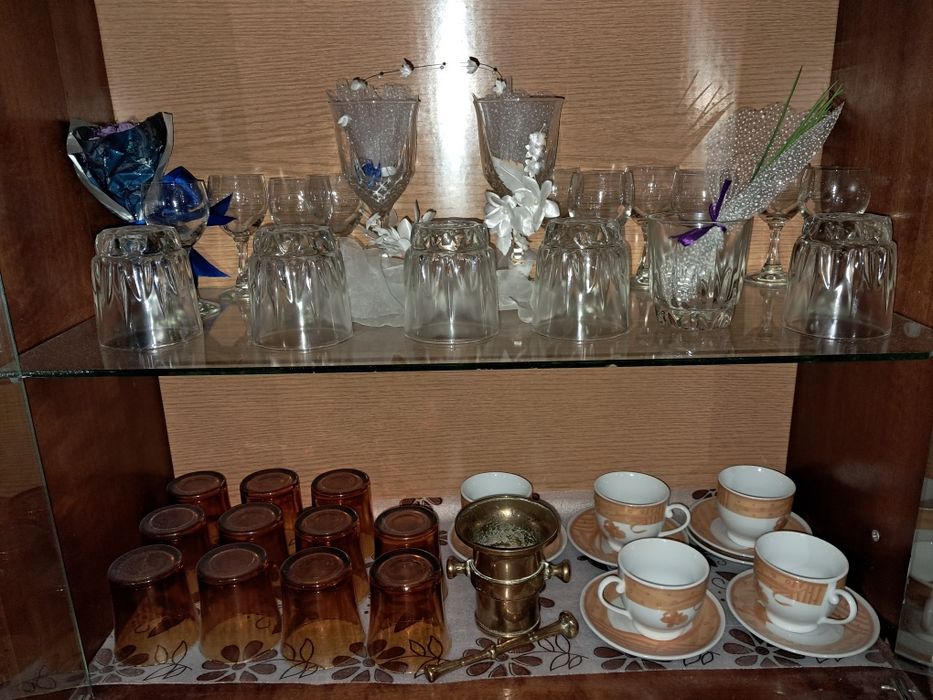 Чаши, сервизи и други