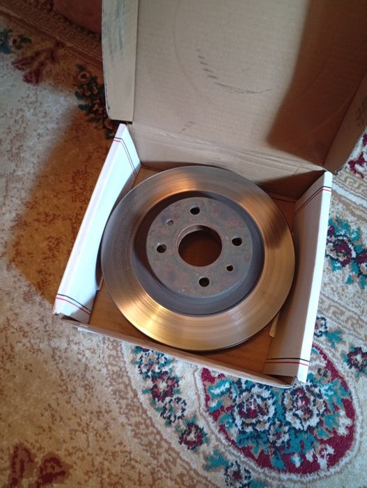 Дверные ручки от приоры есть опорные диски переднии