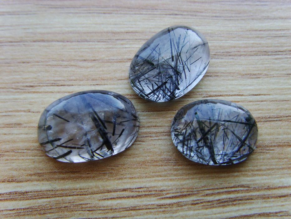 Турмалини,Рубини,Морганит,Аквамарини,Сапфири,Гранати,Лапис