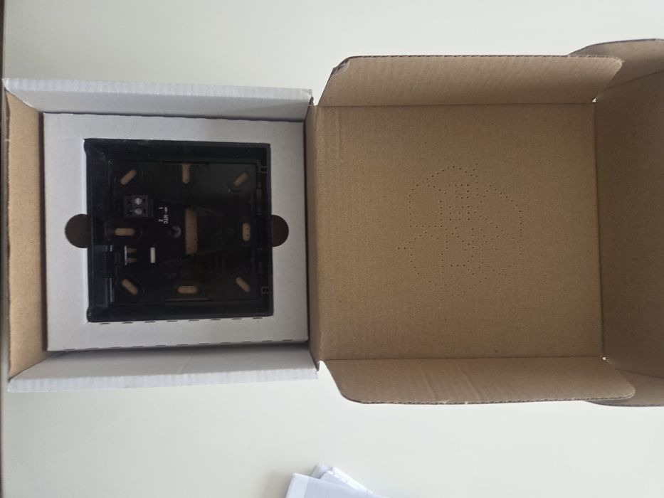 Стаен термостат Rehau NEA SMART 2.0, черен