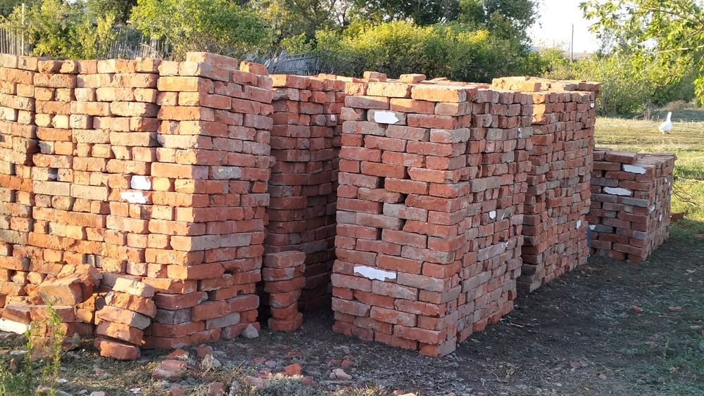 Кирпич  б/у  продам