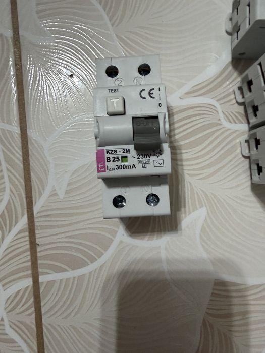 Siguranta automata diferentiala 25A