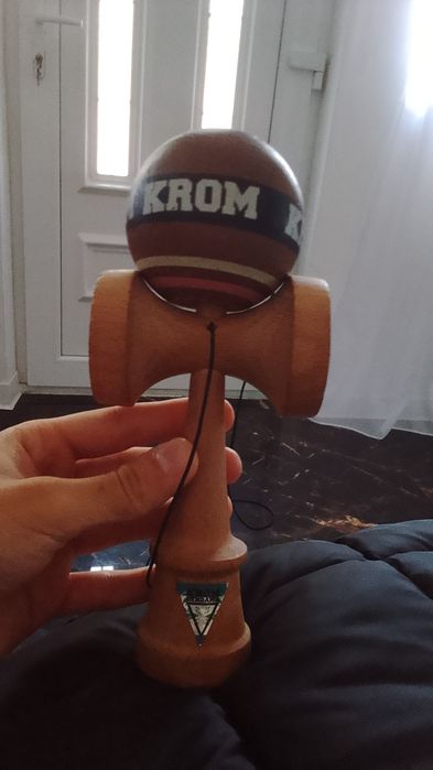 Vând kendama strogo neapolitan și Ken de slaydawg 4 cu tama de okendama Kandy  PRET: 170,200