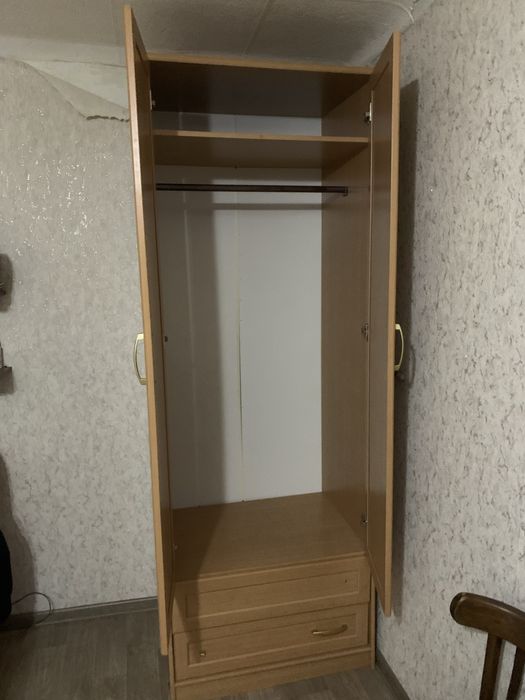 Продам шкаф плательный