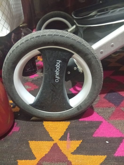 Катта Коляска, холати Зур