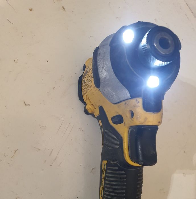 Impact DeWalt ultracompact DCF850 cu sau fara baterie
