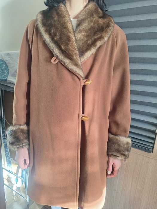 Дамско палто в кафяв цвят