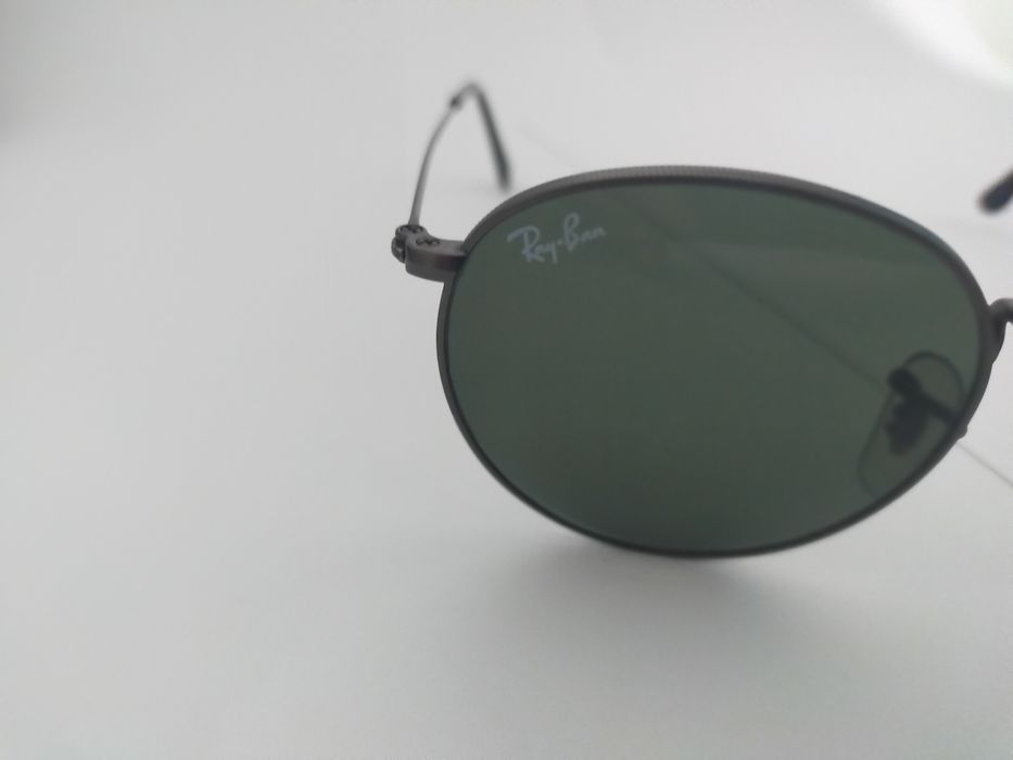Ochelari de soare Ray•Ban.