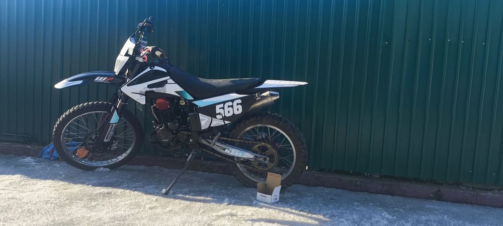 Мотоцикл 300 кубов