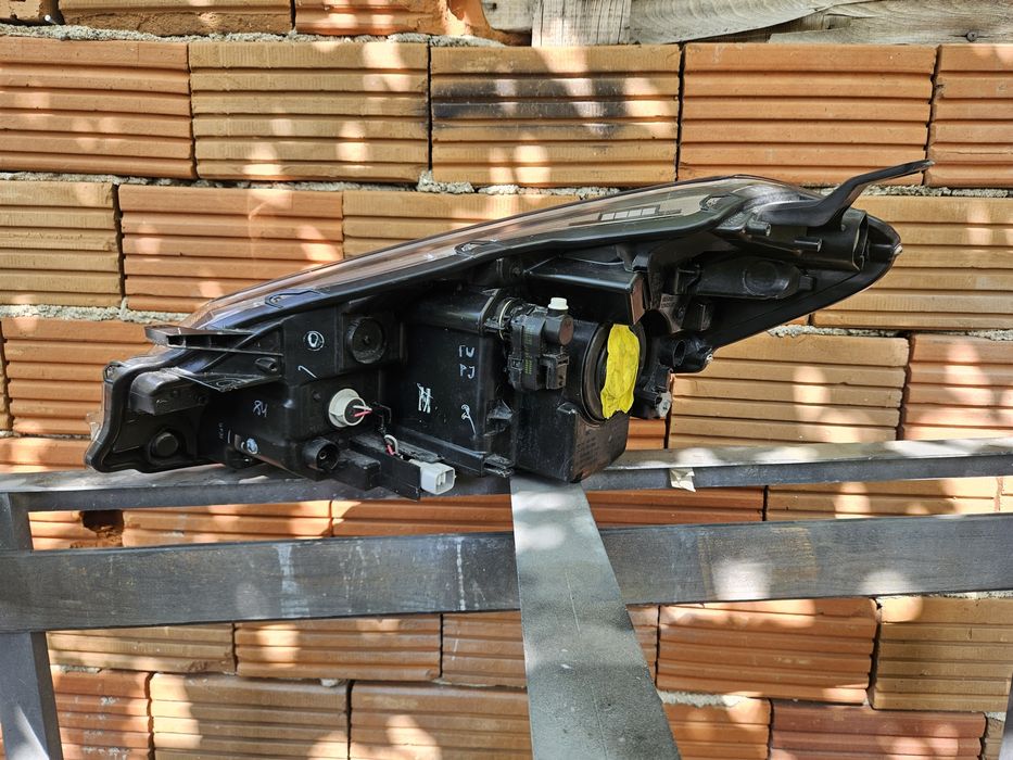 Лед десен фар за Тойота Ярис след 2017г