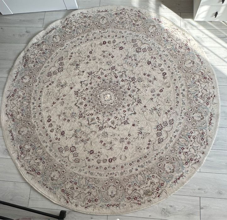 Ковер 2*2  продам после химчисткий круглый