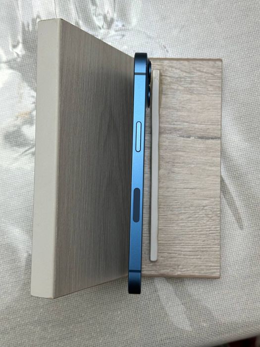 Продам iPhone 13 на запчасть