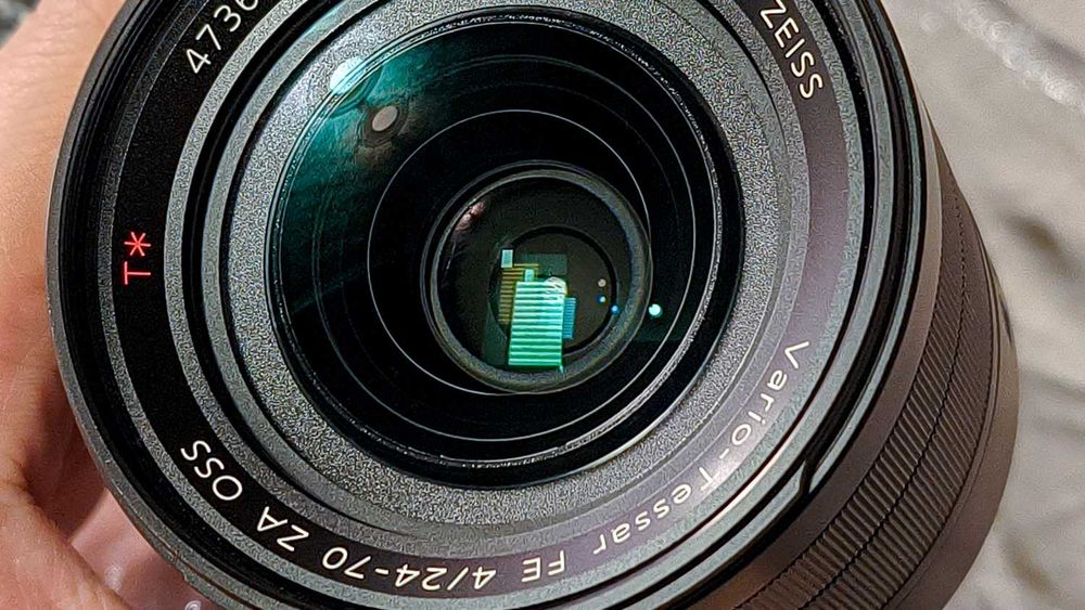Sony FE 24-70mm F4 Zeiss OSS – Full Frame, IMPECABIL, fără defecte