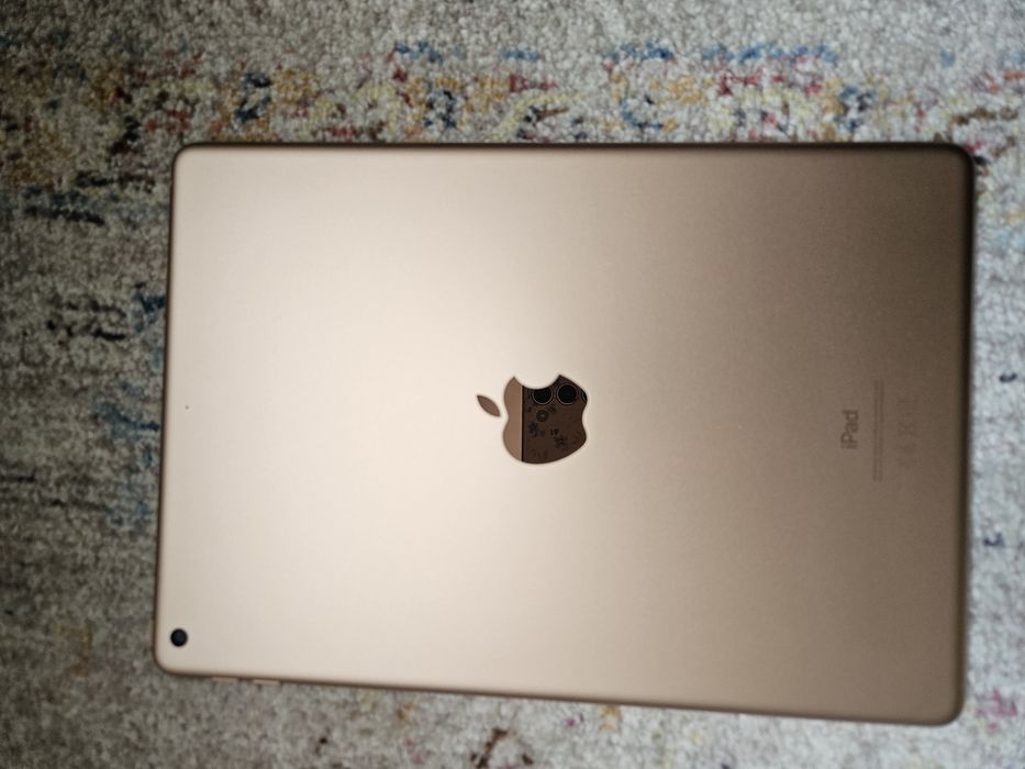 Ipad 8 с химикалка, rosegold в отлично състояние