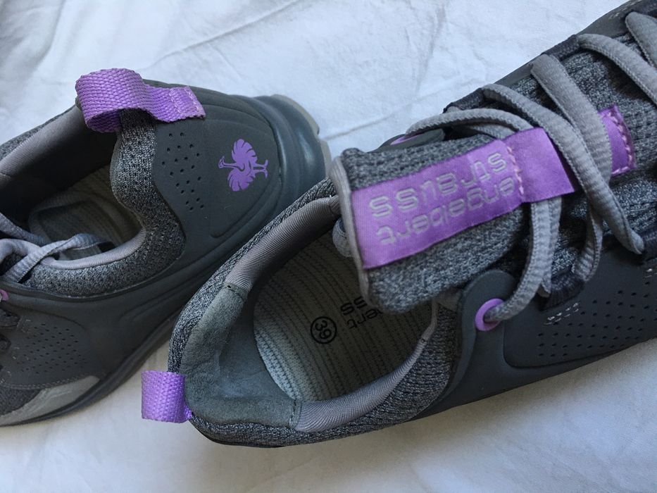 Pantofi sport foarte rezistenți și comozi