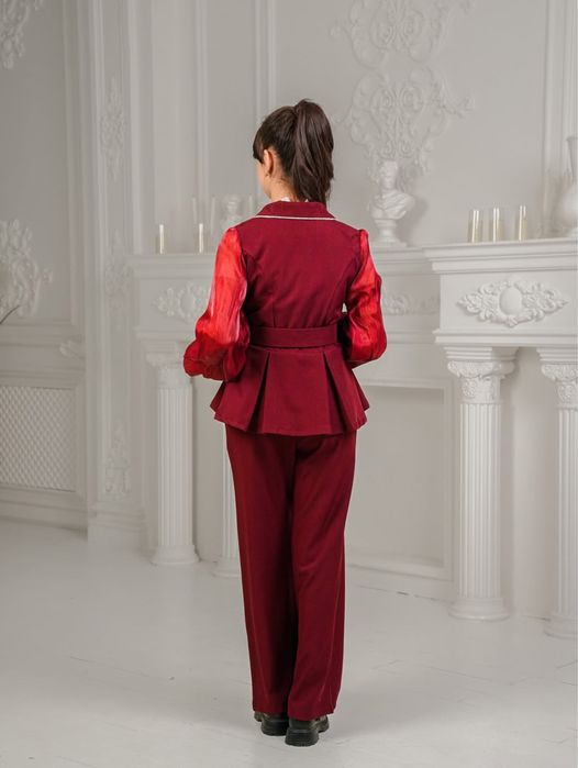 Костюм тройка на девочку на рост  128-152см