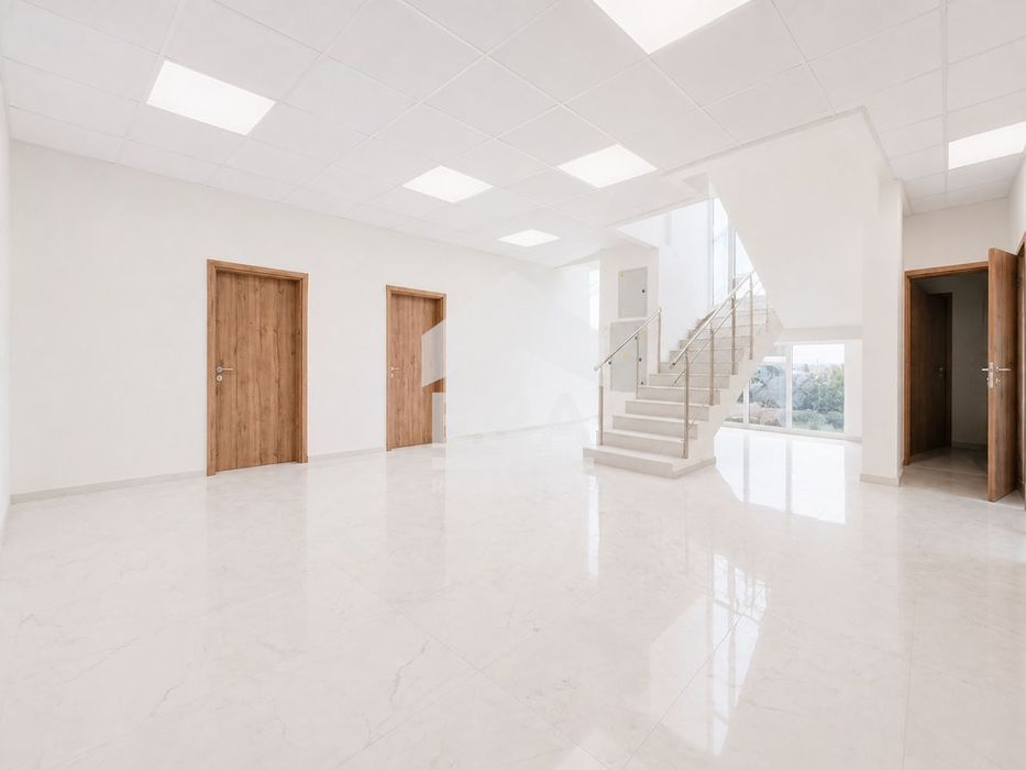 Продава се Промишлена сграда в София, Люлин 8 - 415 кв.м за 1802 €/кв.м - Снимка #1