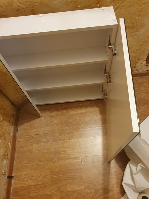 Зеркало в ванную комнату со шкафчиком