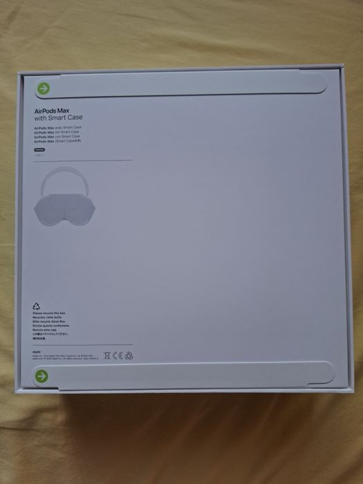 AirPods Max Starlight Model A3184