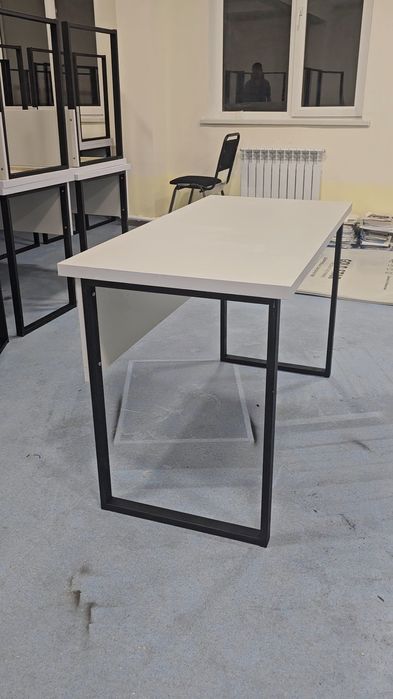 Стол на м/к из ЛДСП