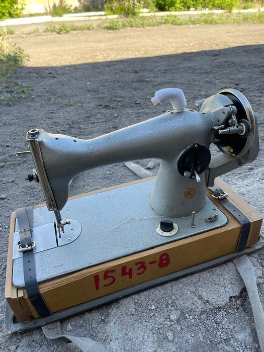 Швейная машинка Чайка