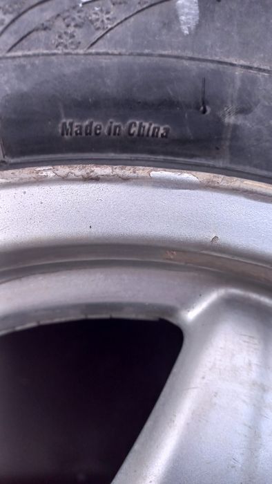 Продам шины б/у с дисками (оригинал)