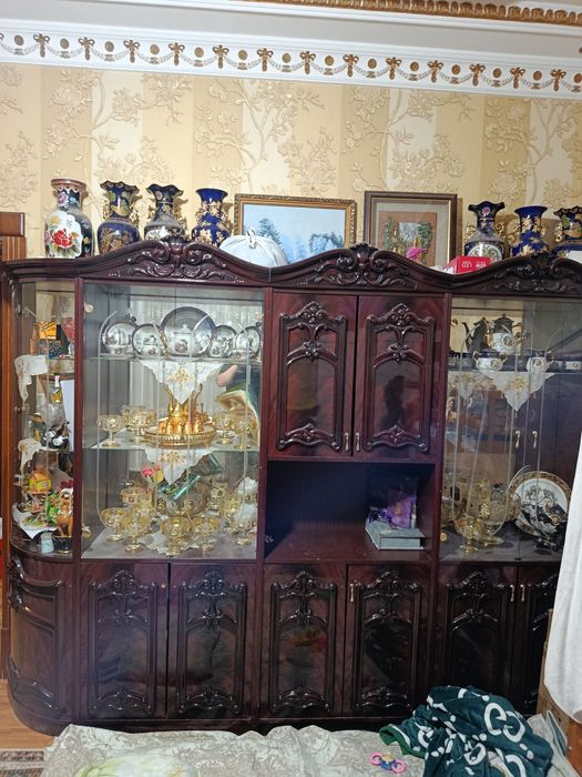 Мебел стенка сотилади