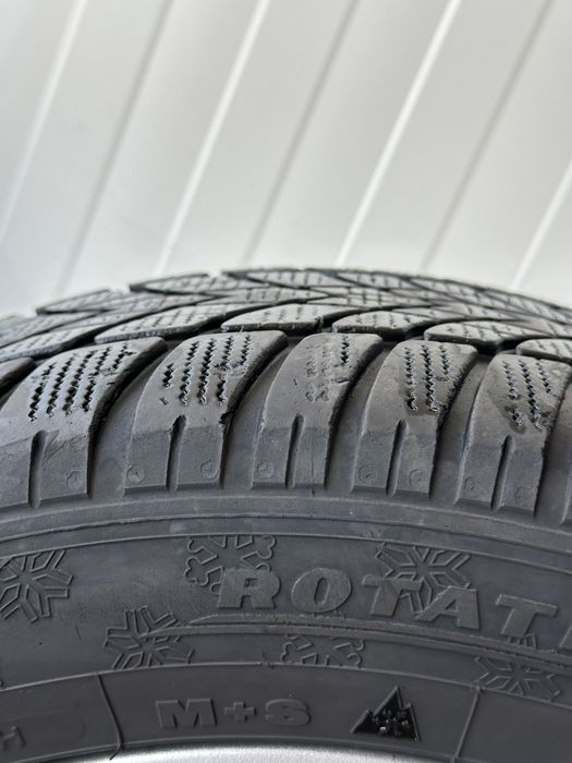 Комплект зимни гуми с джанти от Citroen: 2х Michelin  Alpin 5 215 55 r16 ; 2x Dunlop sp winter sport 4d 205 55 r16