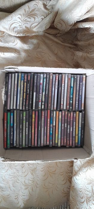 Продам Кассеты и диски