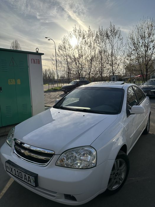 Ласетти 1.8 сотилади