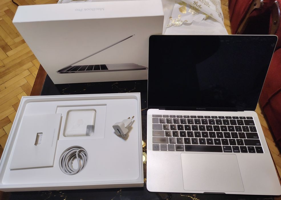 Само за 499 лева ! MacBook Pro 13-инчов 2.3GHz i5 256GB пълен комплект