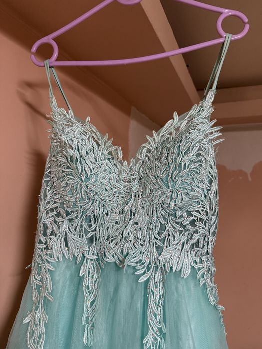 Небесно синя рокля