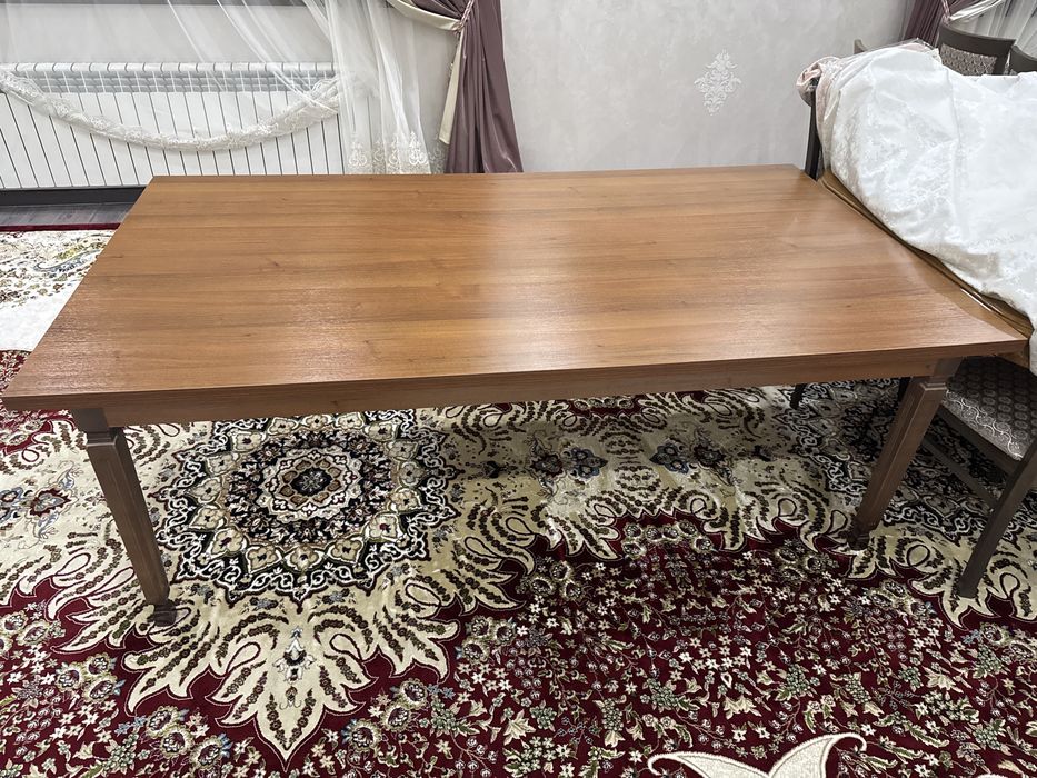 Хороший стол для обеда.