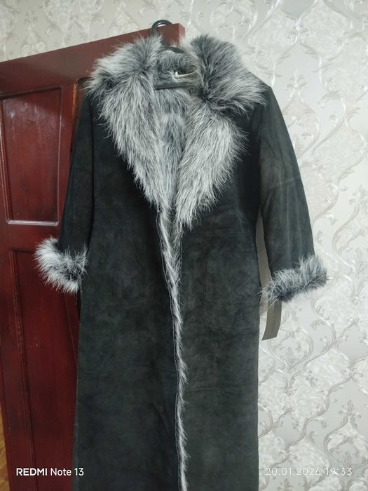 Продается новое замшевое пальто