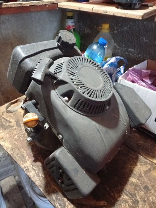 Двигател Енхел от самоходна косачка